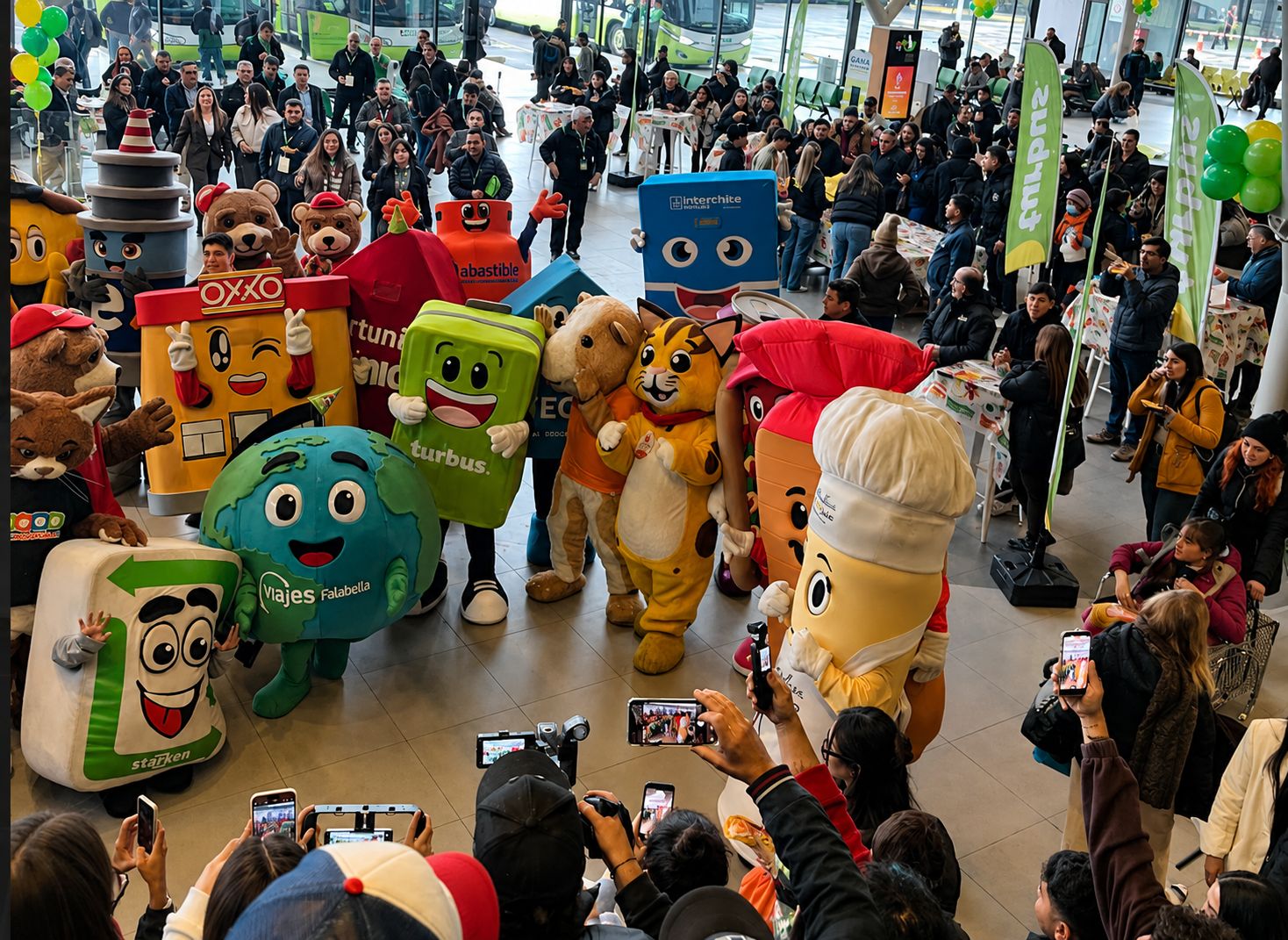 El “Sindicato de Corpóreos” y la inédita agrupación que busca reunir a las mascotas publicitarias más famosas de Chile: “Queremos que llegue el Dr. Simi”