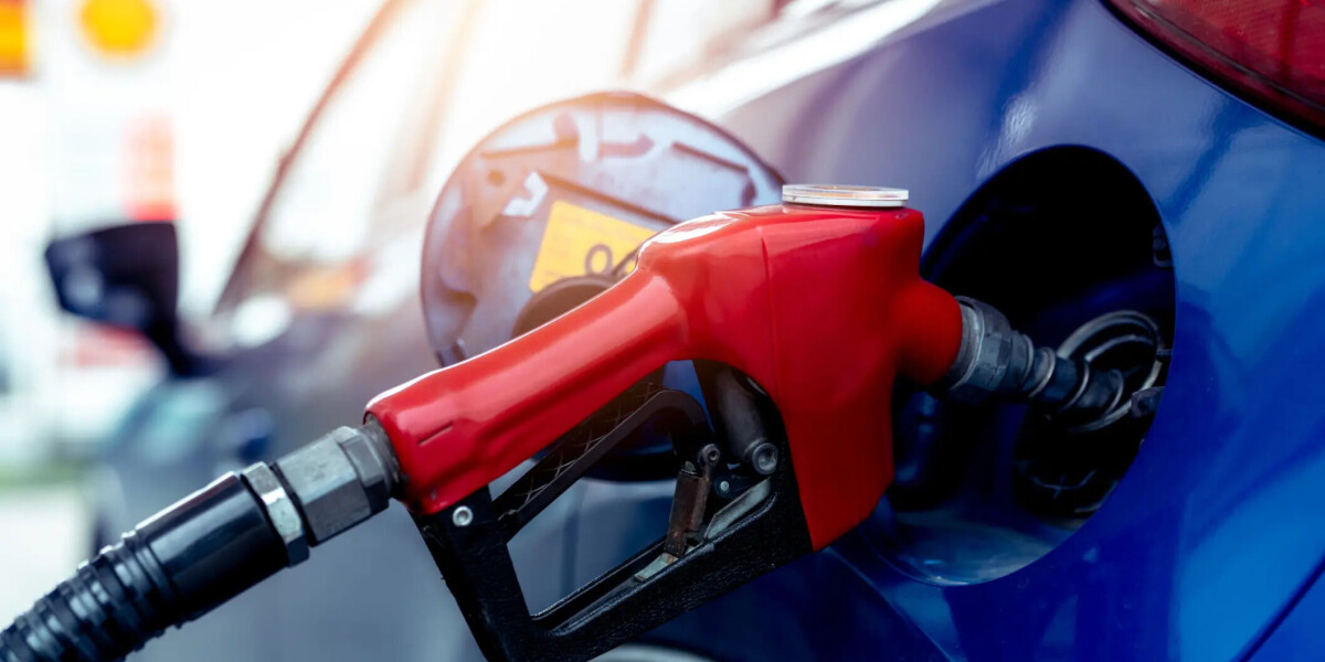 Leading french supermarkets to sell fuel at cost price this weekend