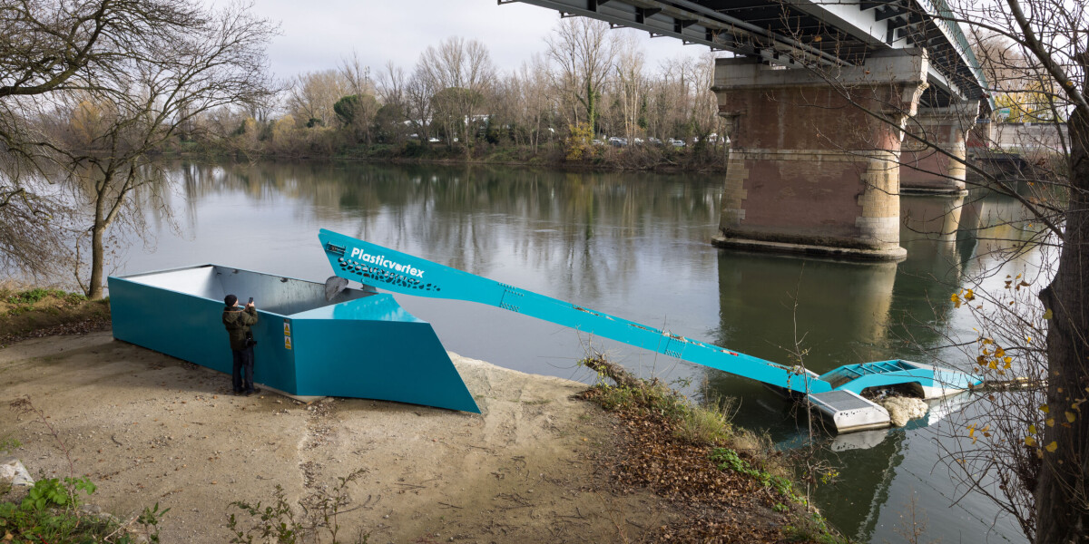 France looks to river barriers to cut plastic pollution