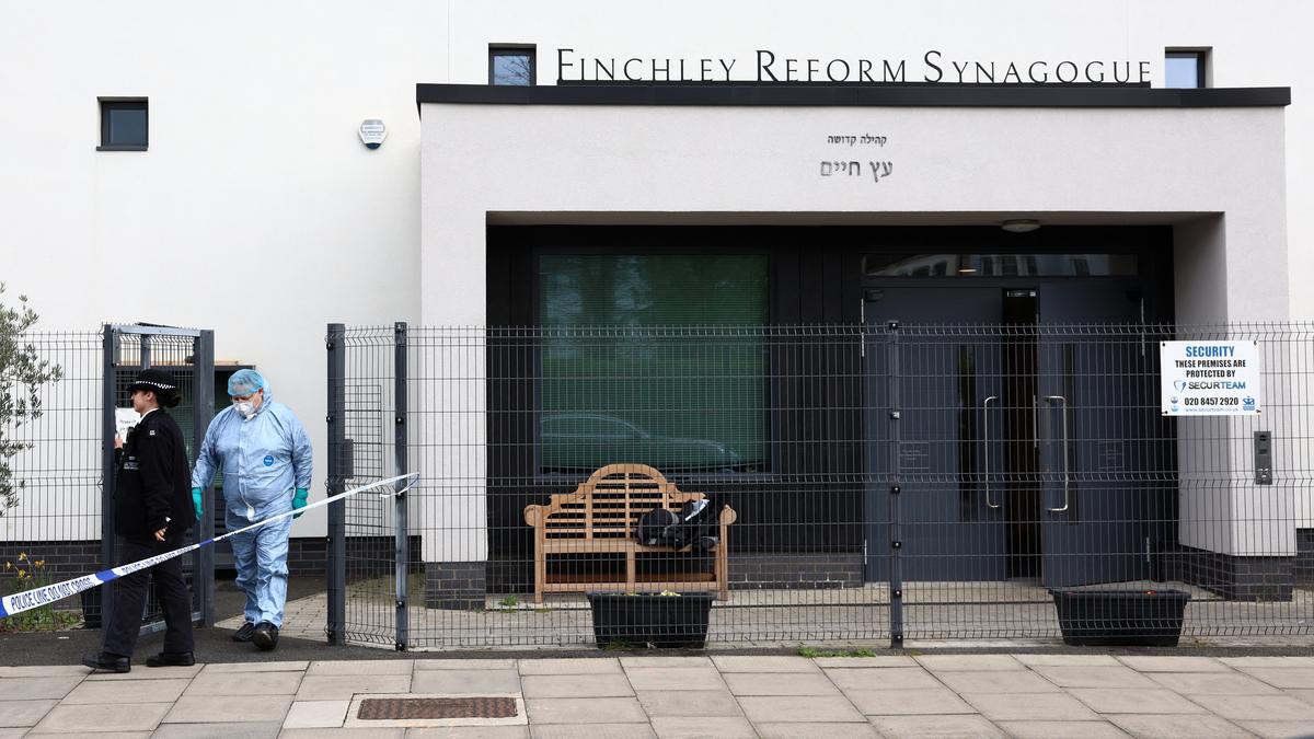 London police launch probe after 'attempted arson attack' on synagogue