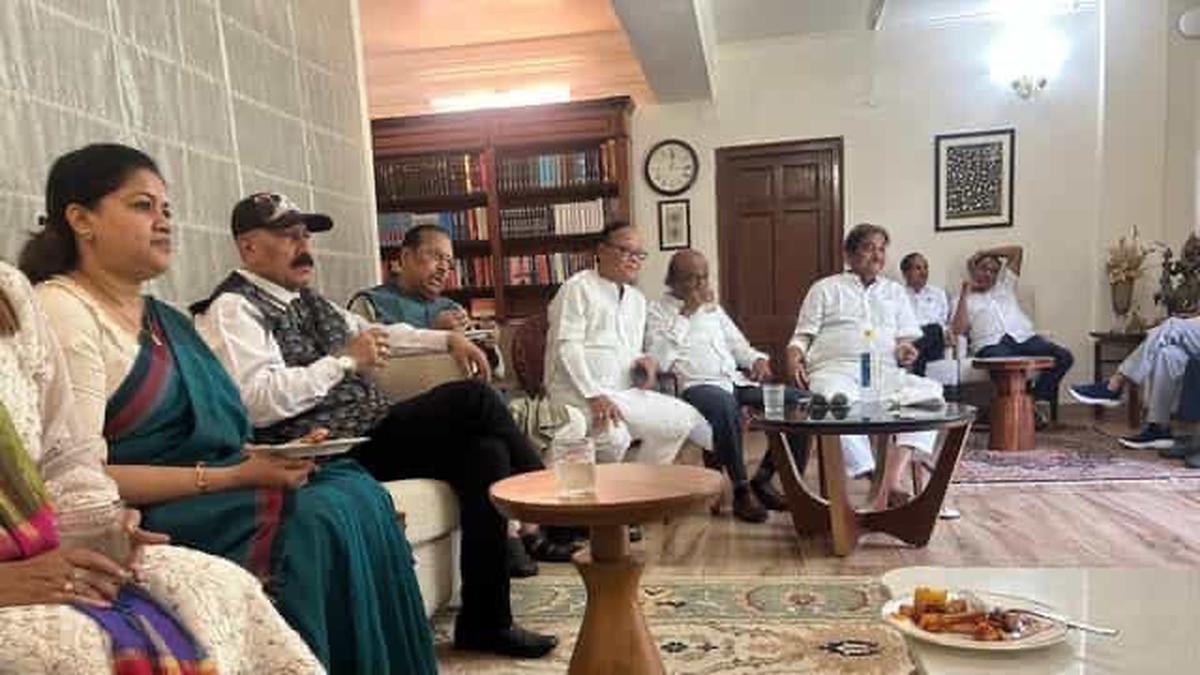 Trinamool rebellion reaches Delhi: 20 party MPs plan to form a separate bloc and support NDA