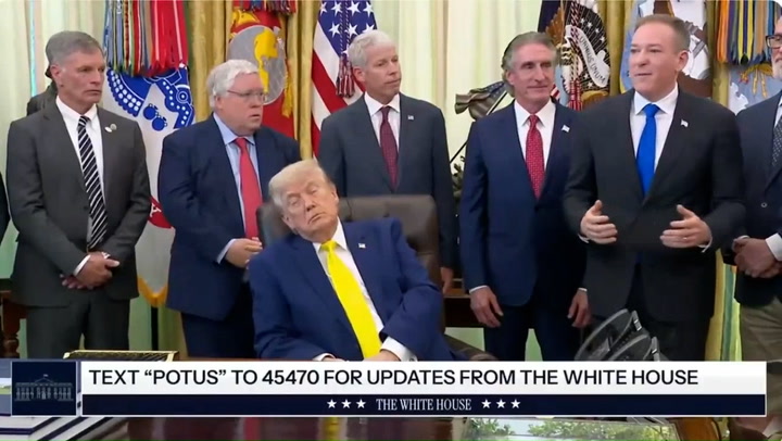 Democrats mock ‘the Commander-in-Sleep’ after Trump appears to nod off in latest White House appearance