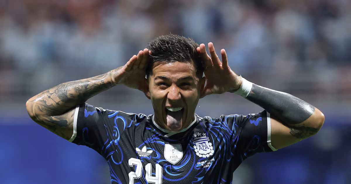Argentina launch late fightback to beat England and earn World Cup final spot