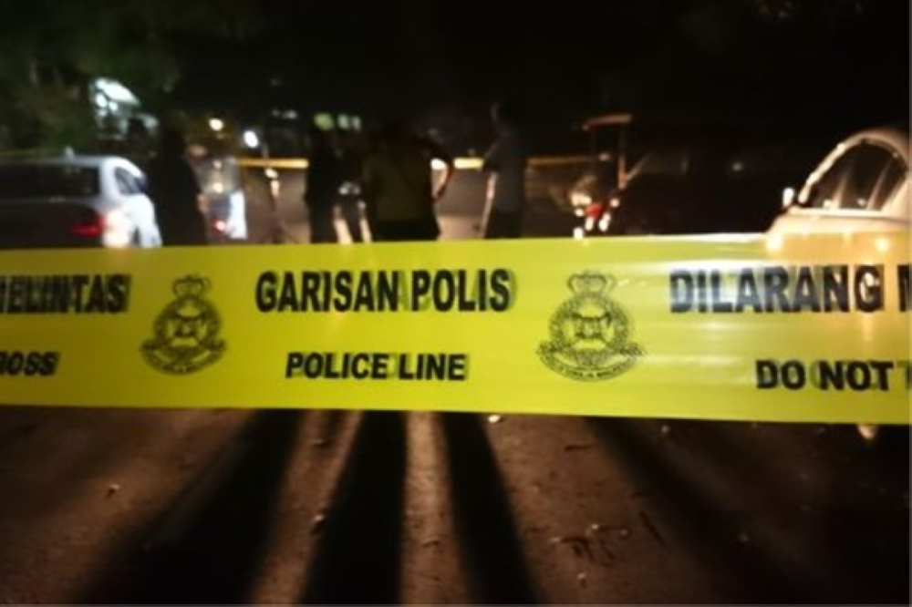 Shop worker hurt in Baling gang robbery