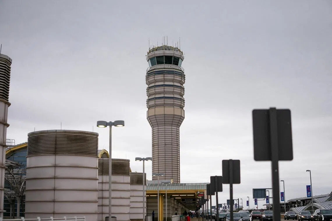 US pilots under probe for meowing and barking over air traffic control radio
