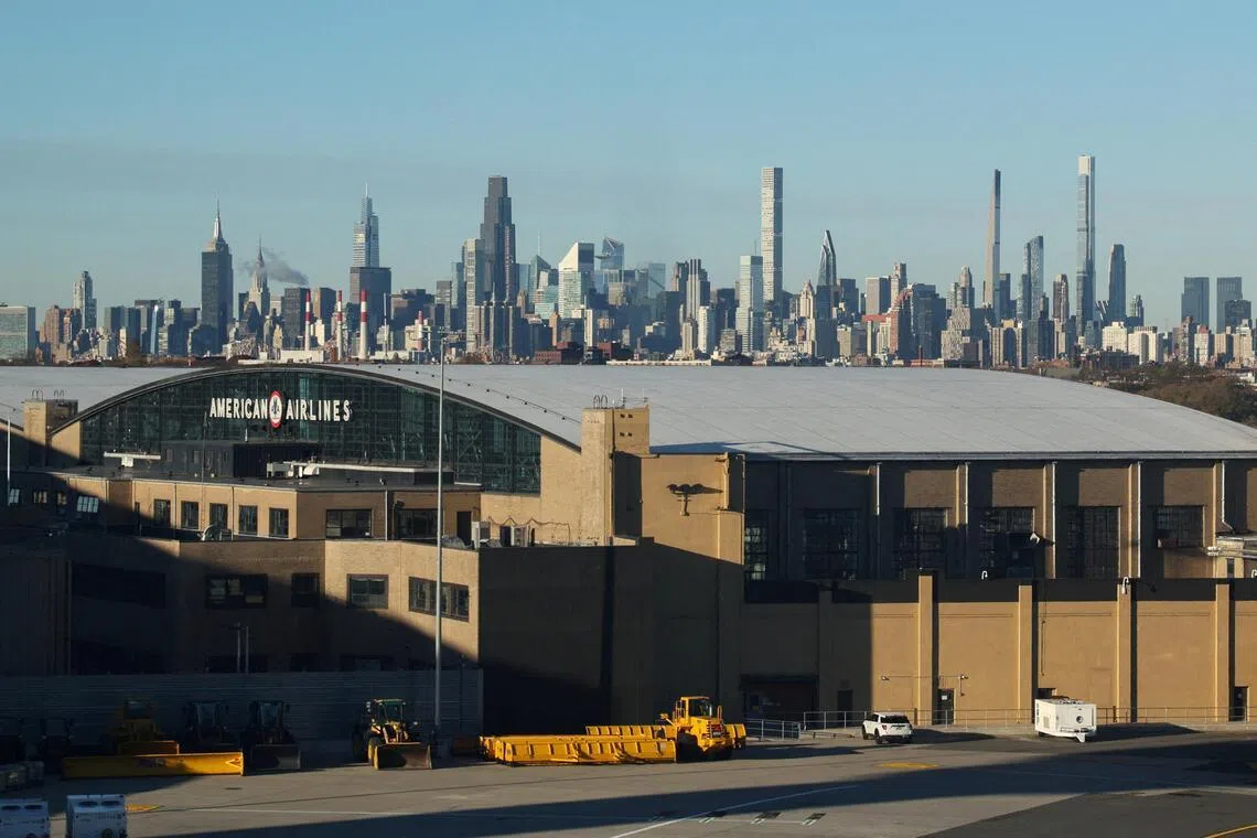 Sinkhole shuts down runway at New York’s LaGuardia airport