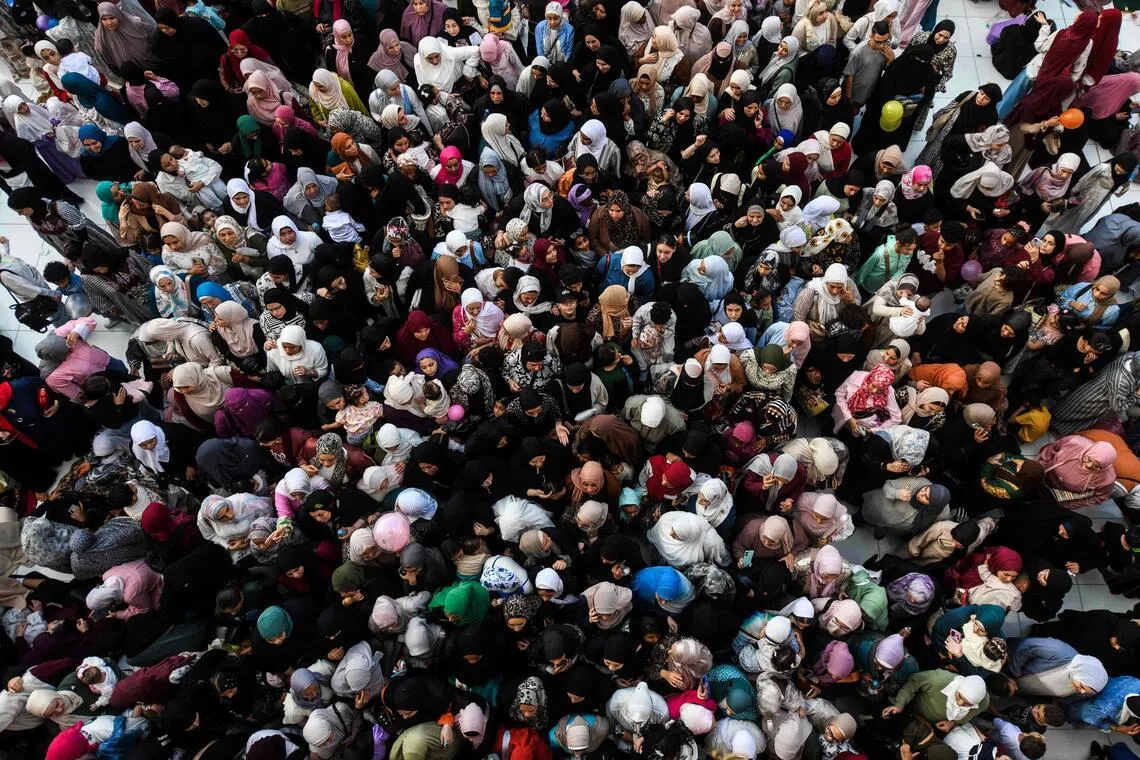 Haj pilgrims stone the devil in final ritual