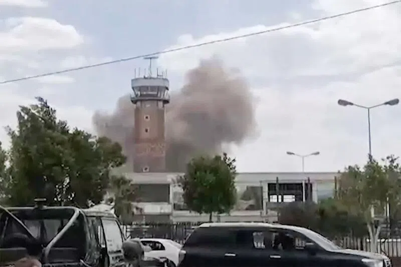 Yemen government says it attacked Sanaa airport, reviving dormant conflict