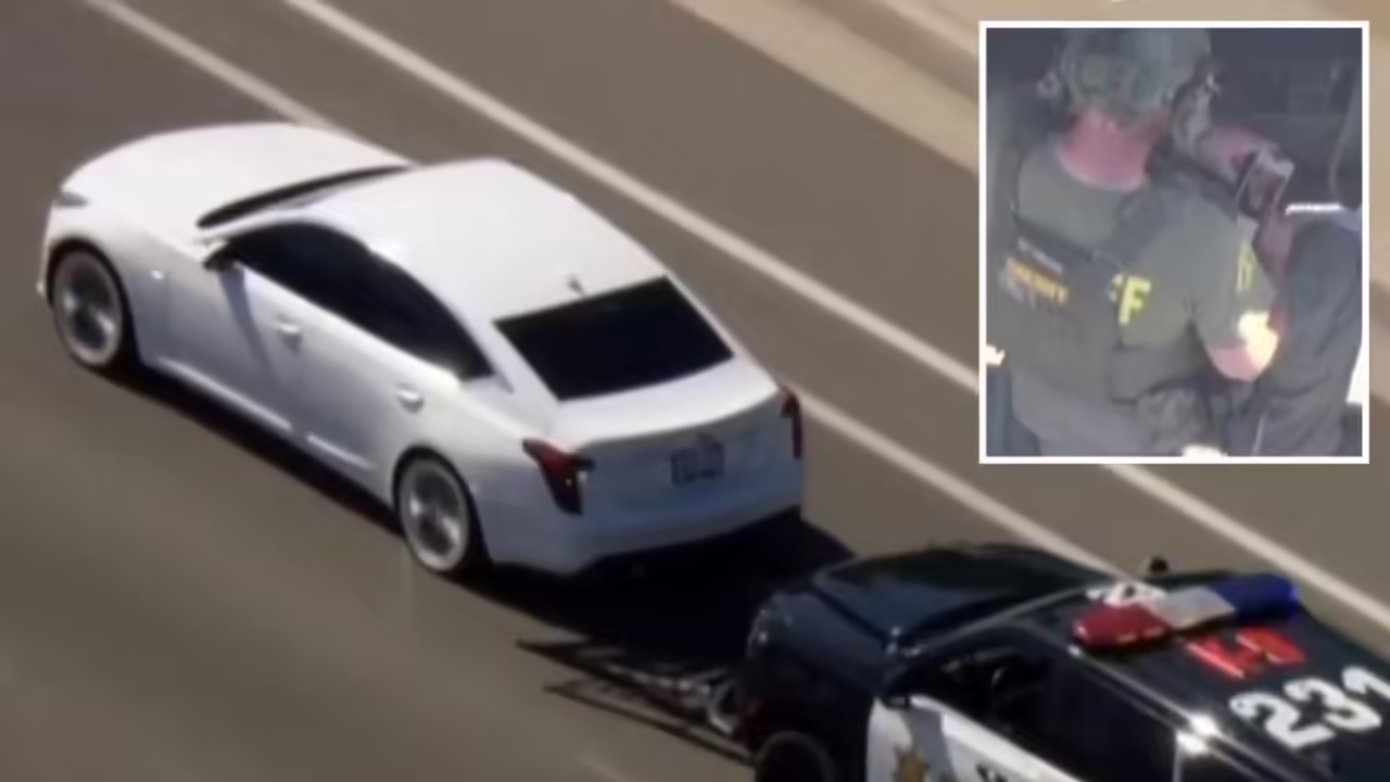 US cop caught swiping on dating app during SWAT standoff after high-speed chase with armed suspect