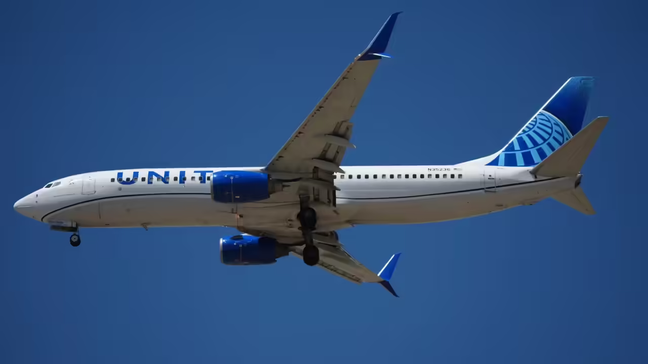 Unruly passenger disrupts United Airlines flight bound for Minneapolis, plane seeks FBI's help
