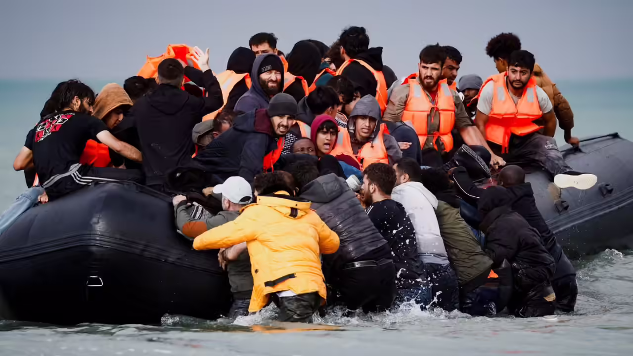UK records over 50,000 missing illegal migrants, including 1,200 foreign offenders: Report