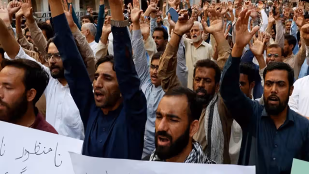 Pakistan braces for protests as govt warns of $400 million daily loss