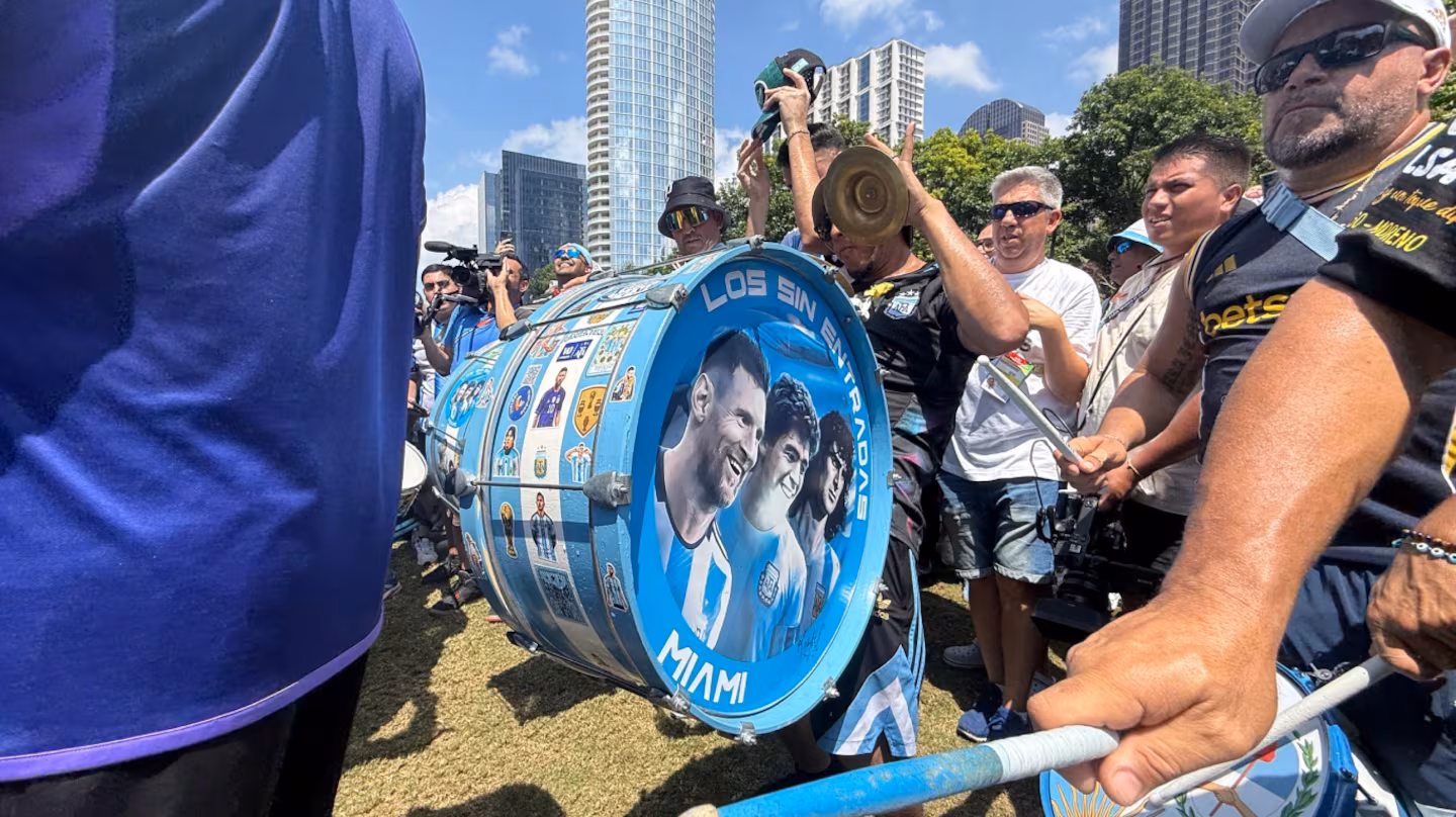 Furor por la Selección en Dallas: las mejores imágenes del banderazo de los hinchas argentinos