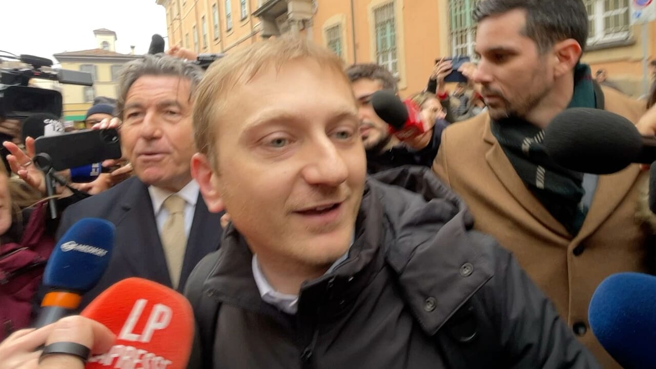 Delitto di Garlasco, la svolta per Alberto Stasi: già fuori dal carcere potrebbe non rientrarvi più