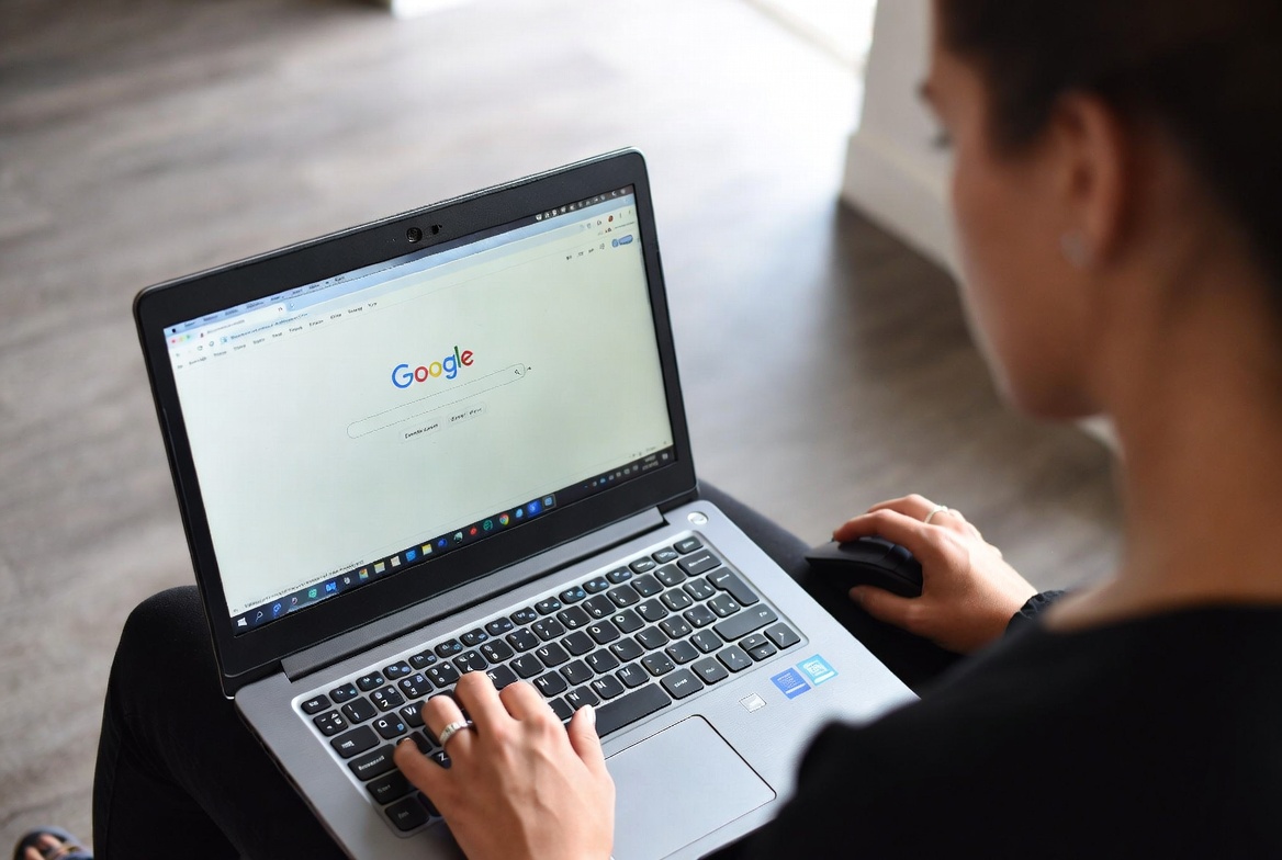 Azerbaijan casts light on Google's share of search engine market