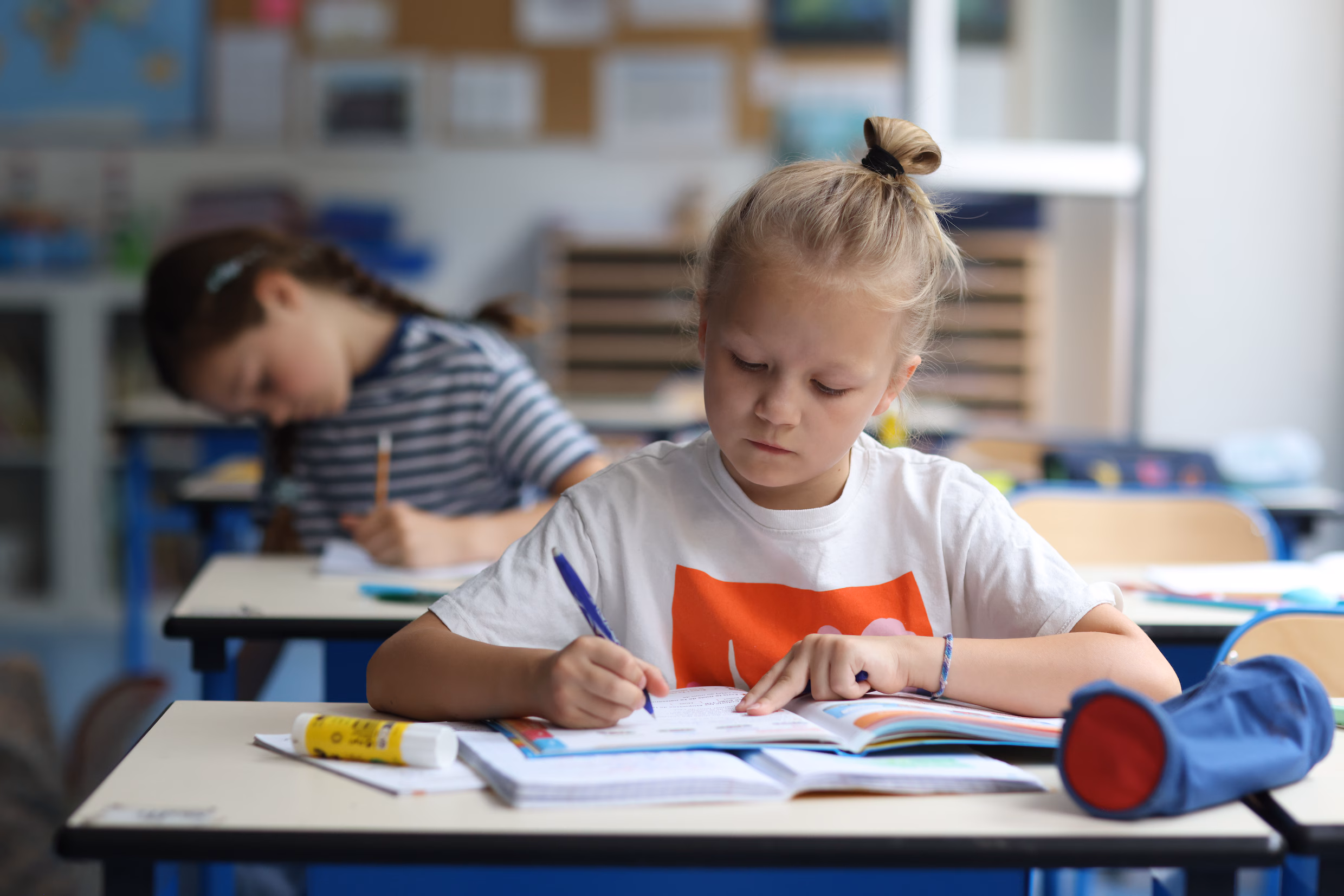 Iedere politicus wil goed basisonderwijs – waarom lukt dat dan niet? ‘Digitale middelen moeten niet het boek vervangen’