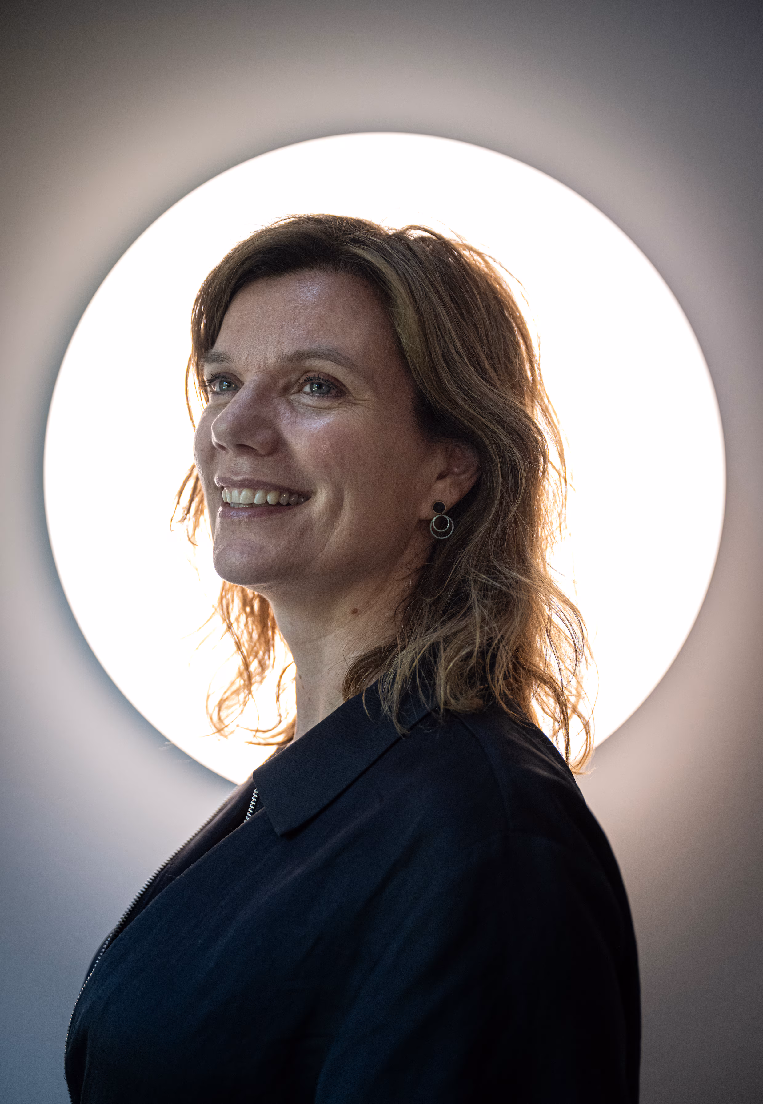 De ‘freeze’-reactie helpt bij beslissen, toonde Karin Roelofs aan. Zij ontvangt de belangrijkste Nederlandse prijs voor wetenschap