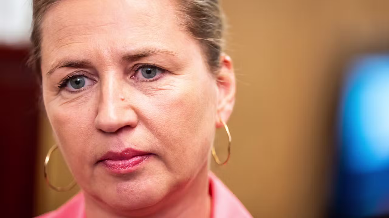 Ingen tog ordet, da Mette Frederiksen så S-gruppen i øjnene efter hård kritik