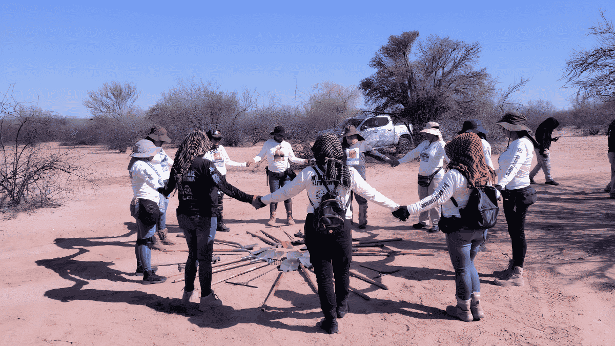 Guerreras Buscadoras hallan dos fosas con restos humanos en Guaymas, Sonora