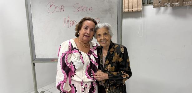 Aos 77 anos, ela se formou com a mãe de 98 na plateia em Fortaleza: 'Nunca é tarde'