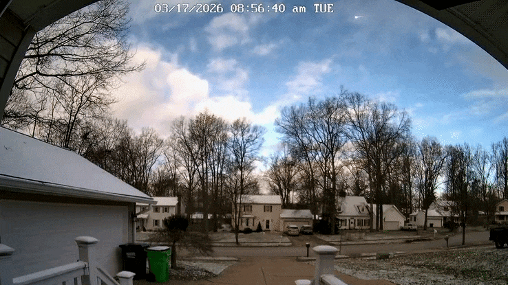 Video shows 'fireball' briefly illuminate Oregon skyline