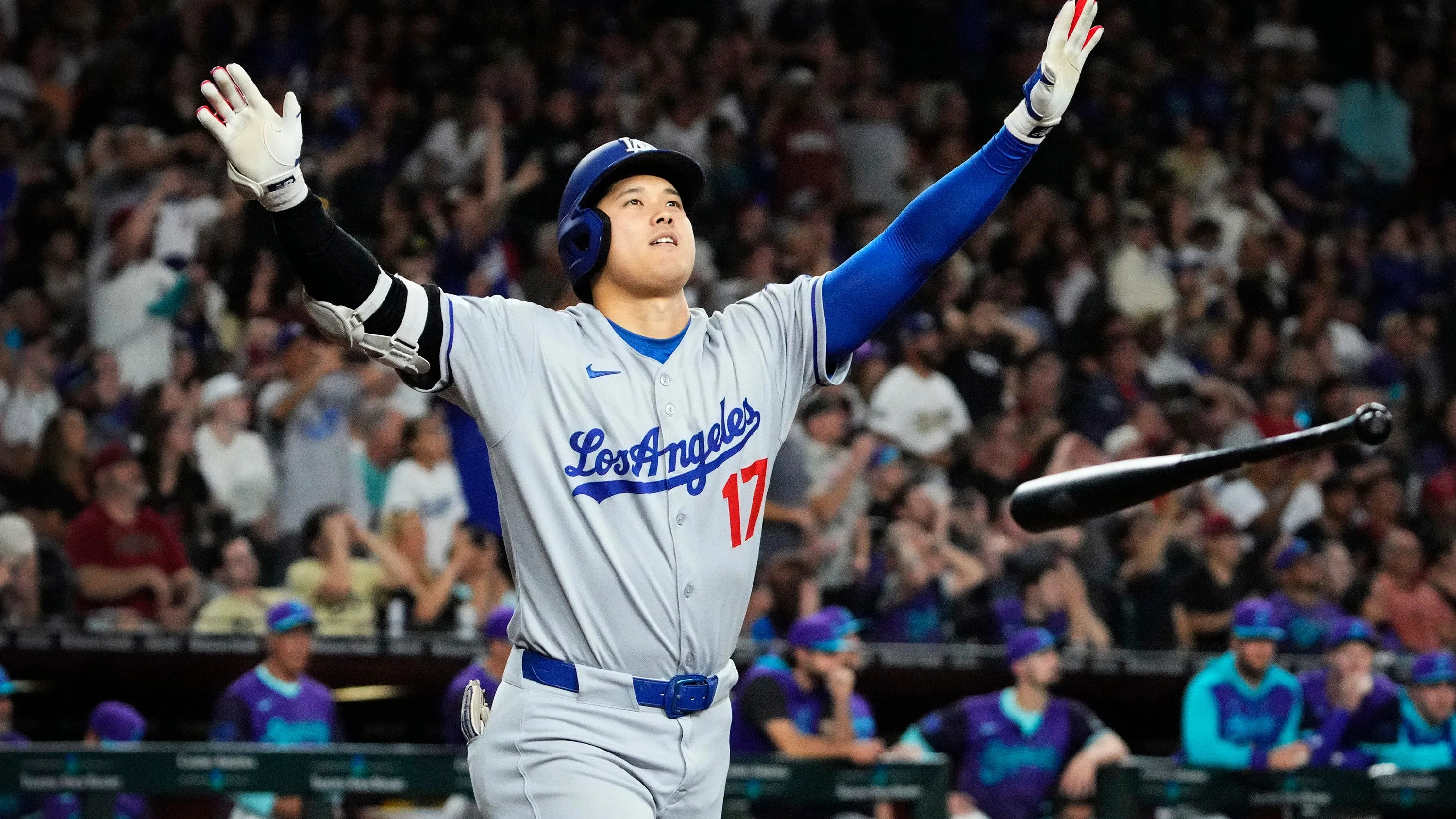 Edwin Diaz unveils epic 'Narco' trumpet entrance in Dodgers debut