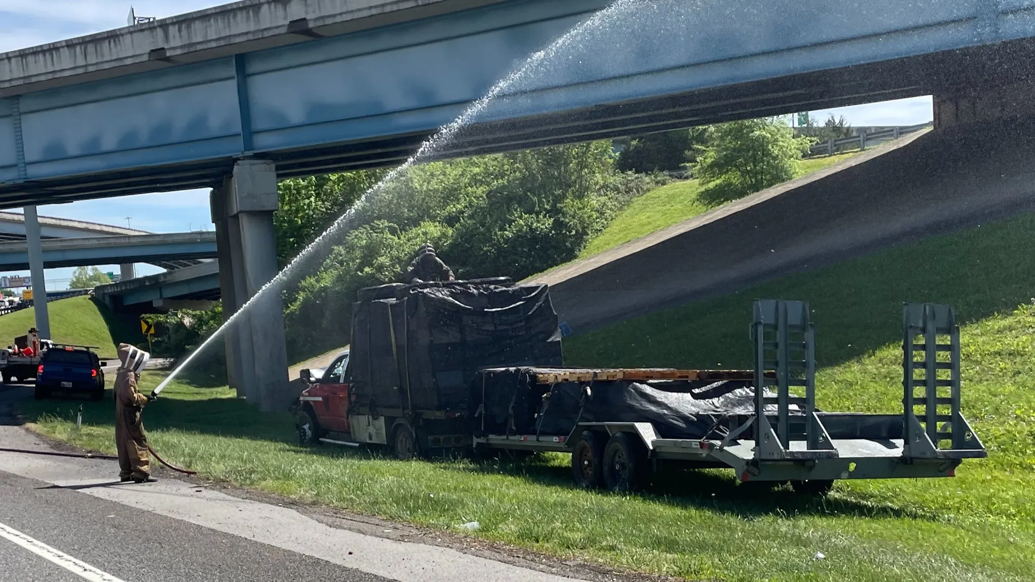 Truck carrying 1 million bees crashes, closes TN interstate
