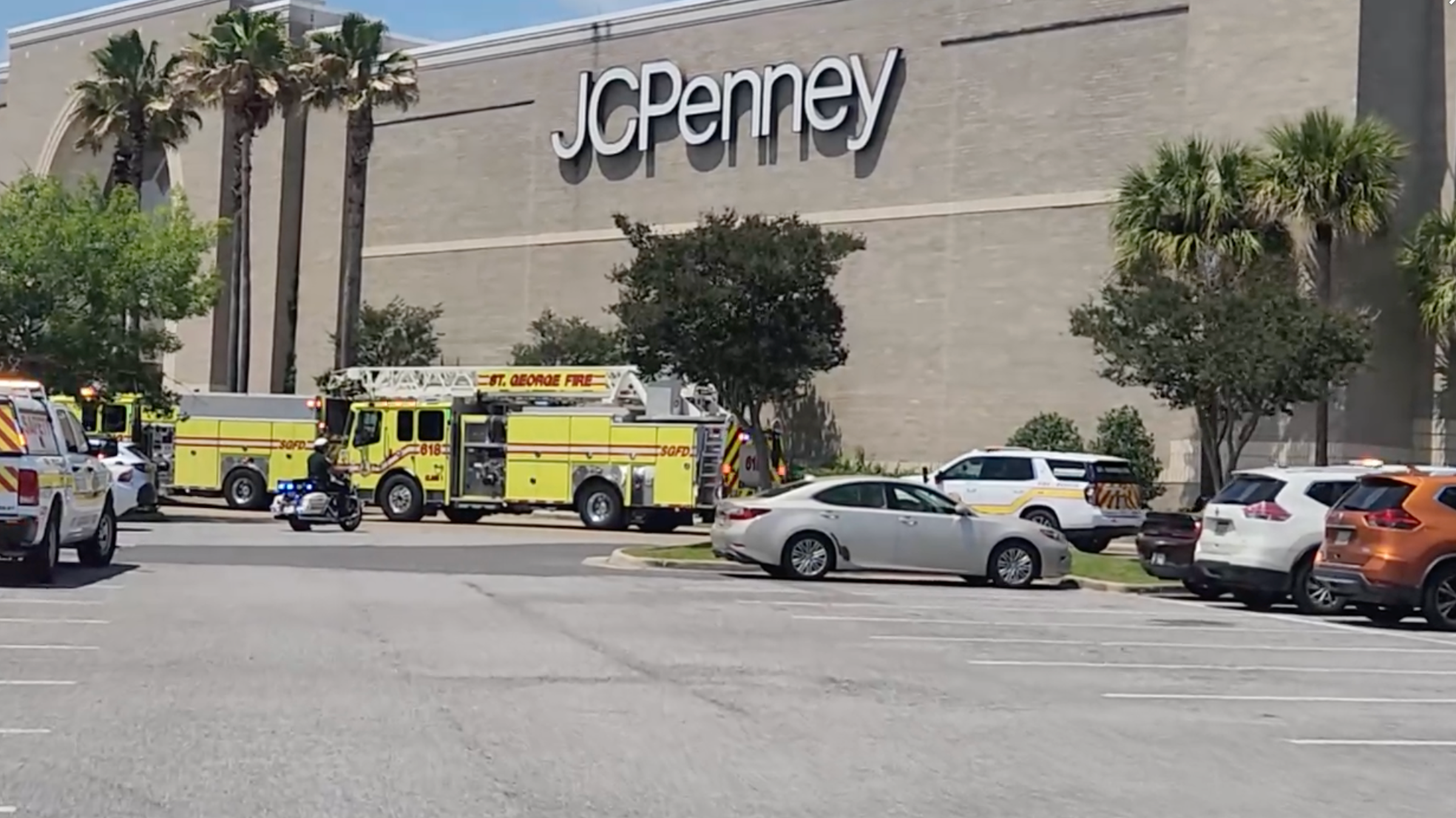 Teen arrested, one killed in Louisiana mall shooting