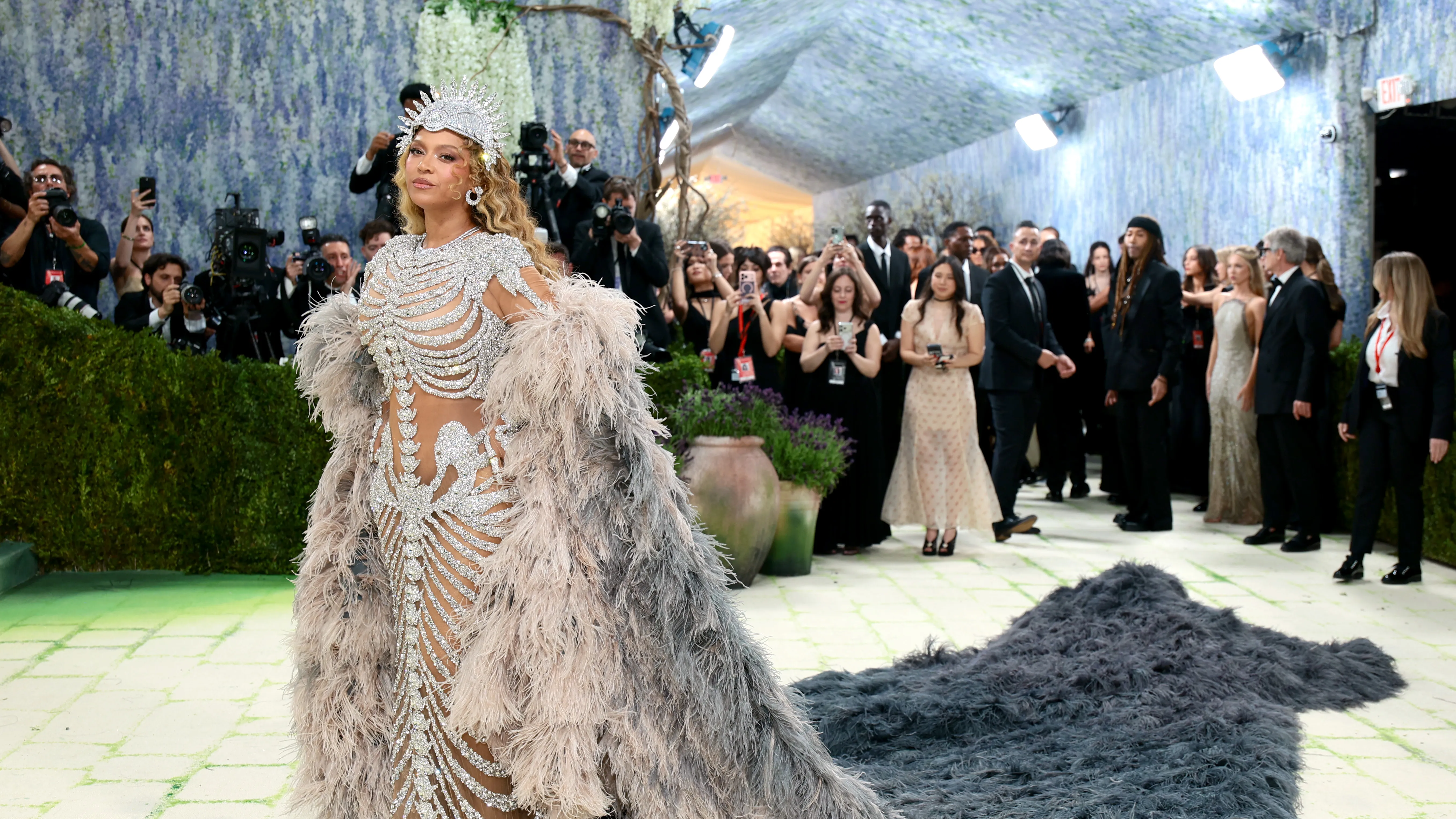 It's true! Jay-Z used Cécred to reveal new look at Roots Picnic