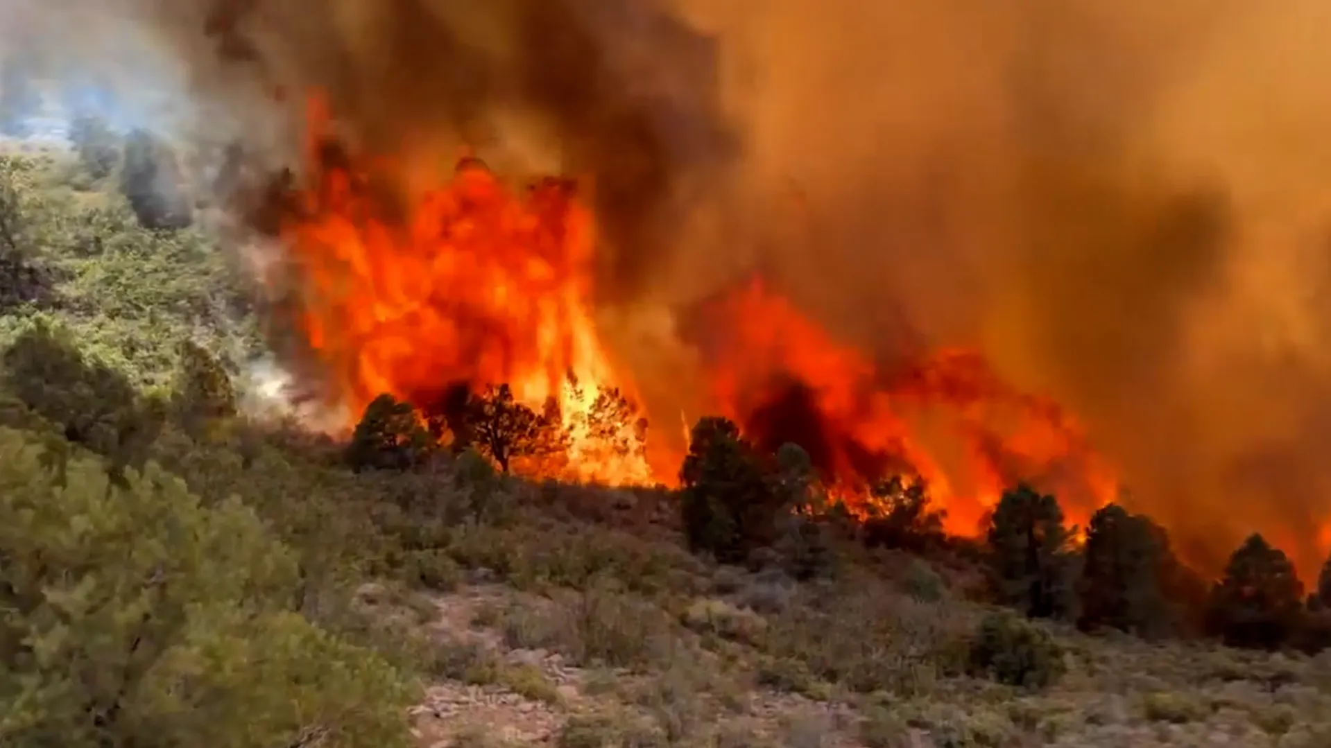 Wildfire in Utah prompts evacuation order for hundreds of people