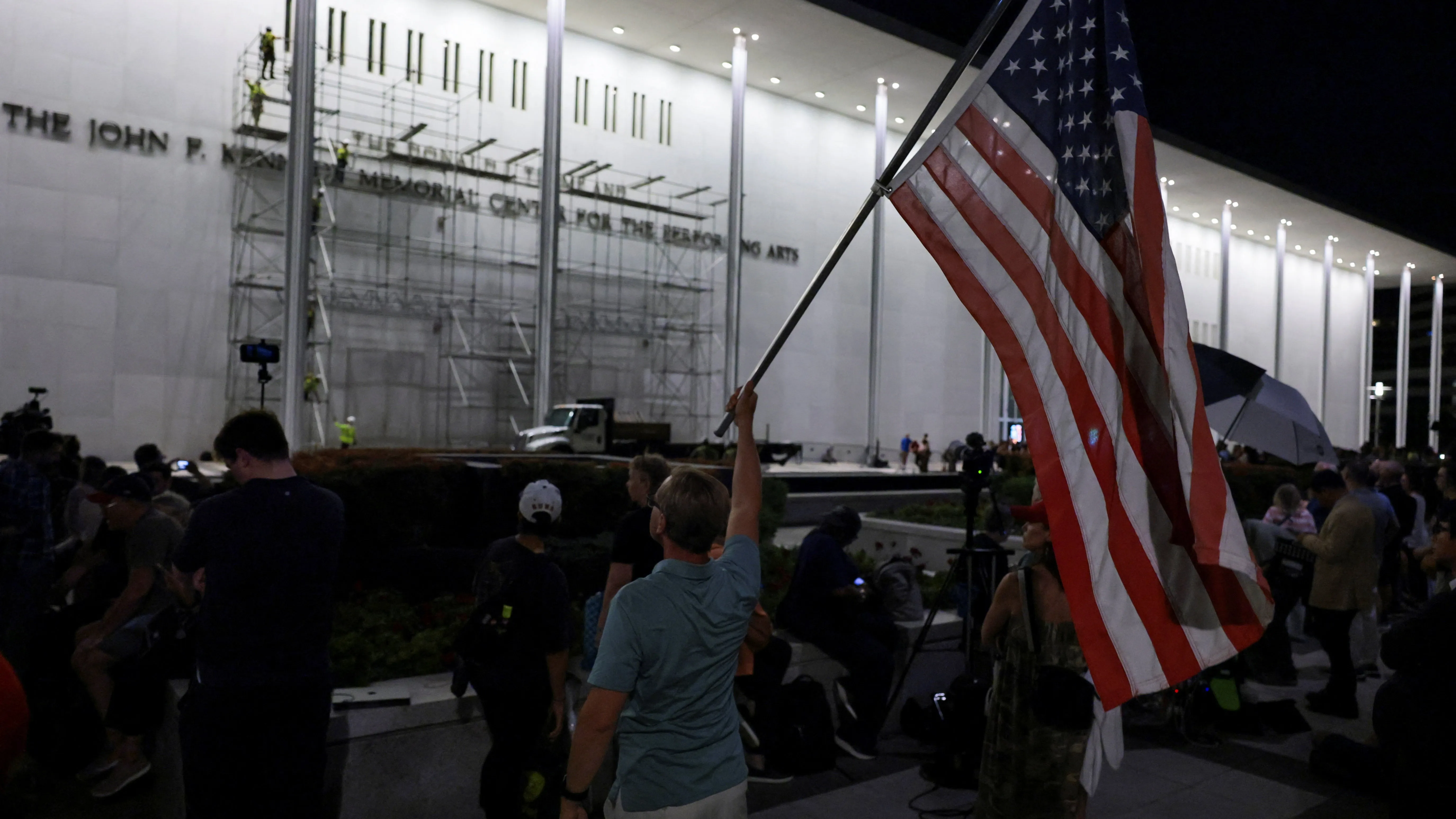 Kennedy Center must explain tarp covering entrance, judge rules