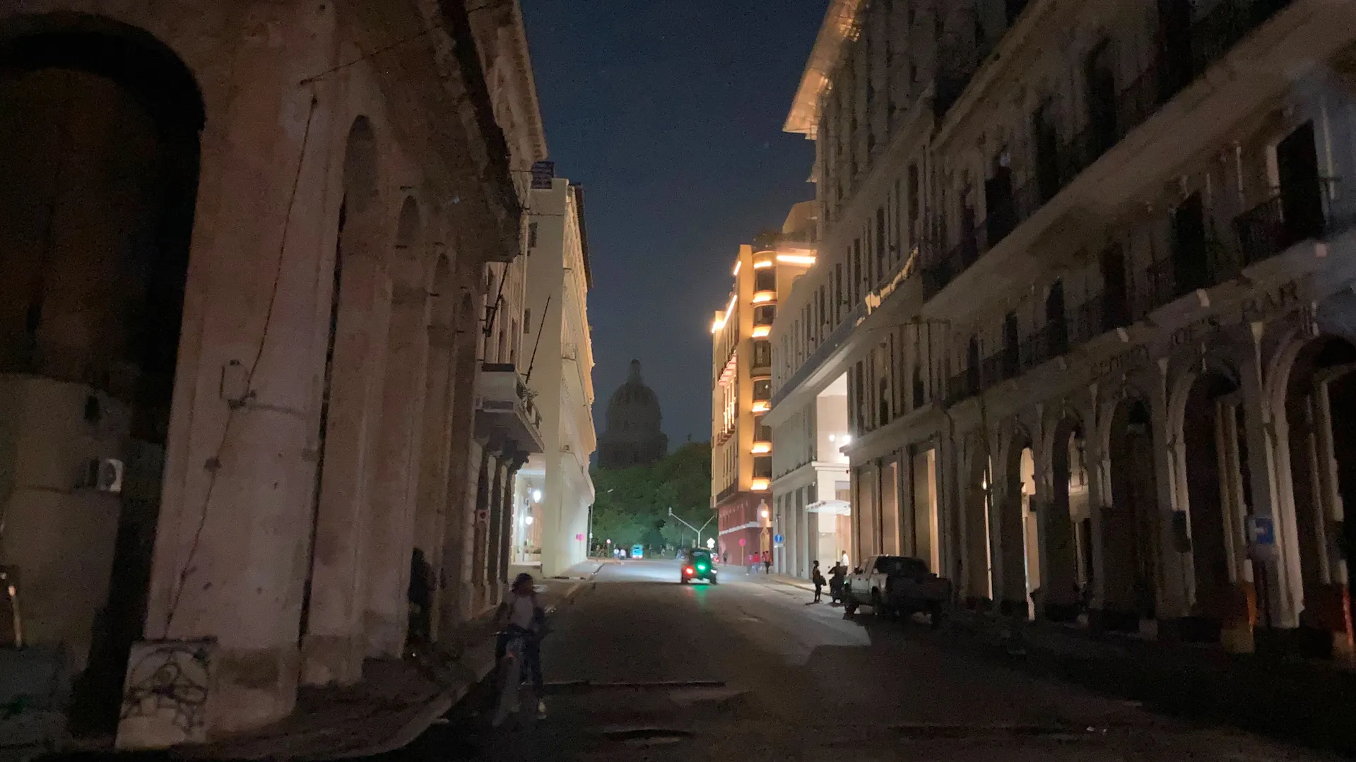Cuban 'Amazons' deliver 'absolutely essential' food during crisis