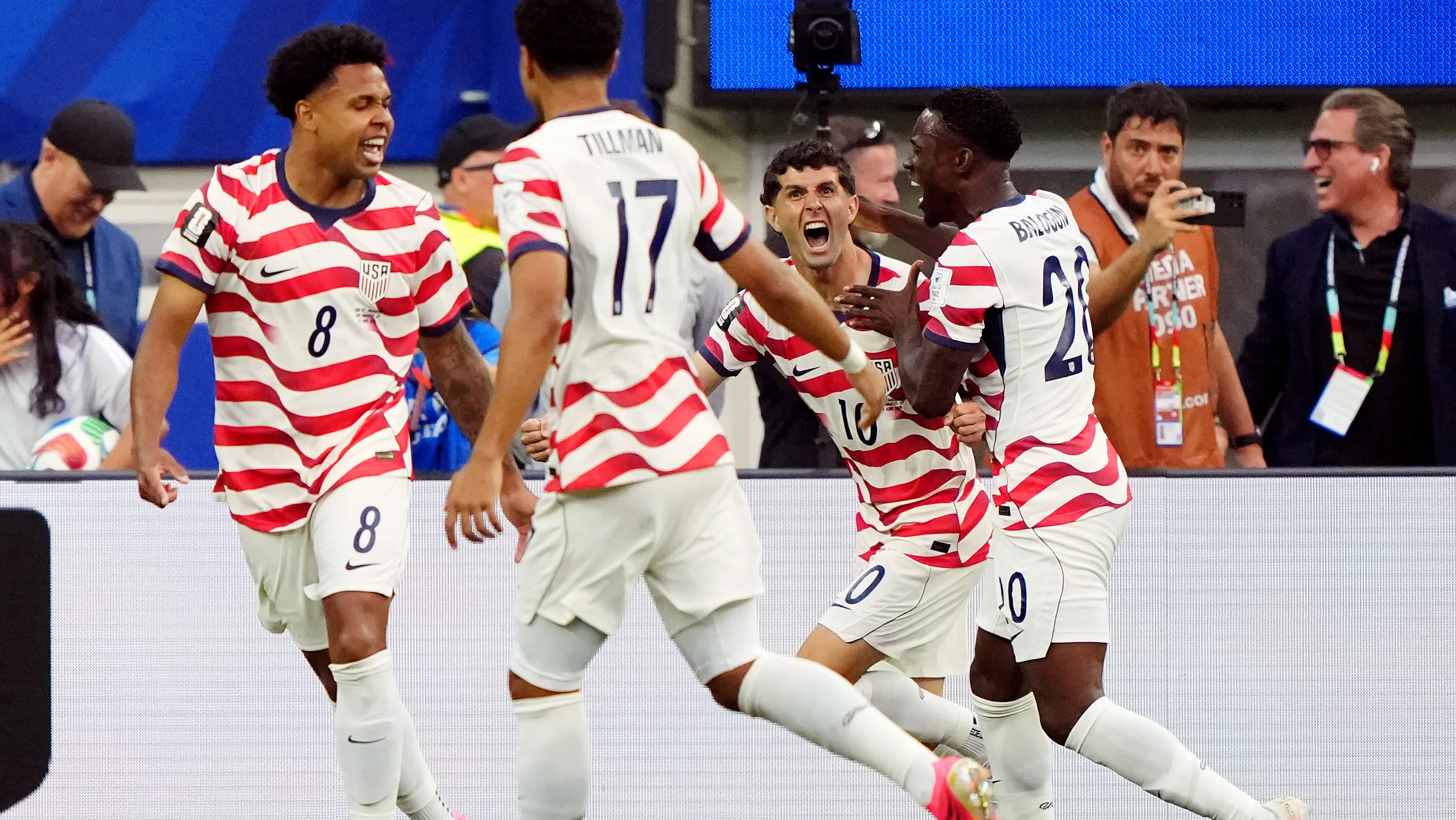 USMNT कोच मॉरिसेओ पोचेटिनो ने अपने अमेरिकी साहसिक कार्य में बेसबॉल को भी जोड़ा