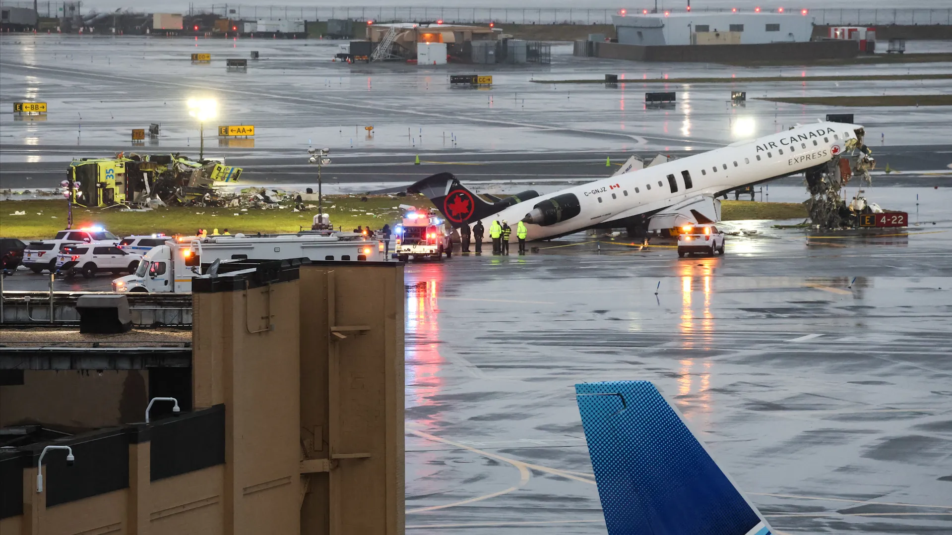 8 rescued from seaplane that made 'hard landing' in NYC's East River