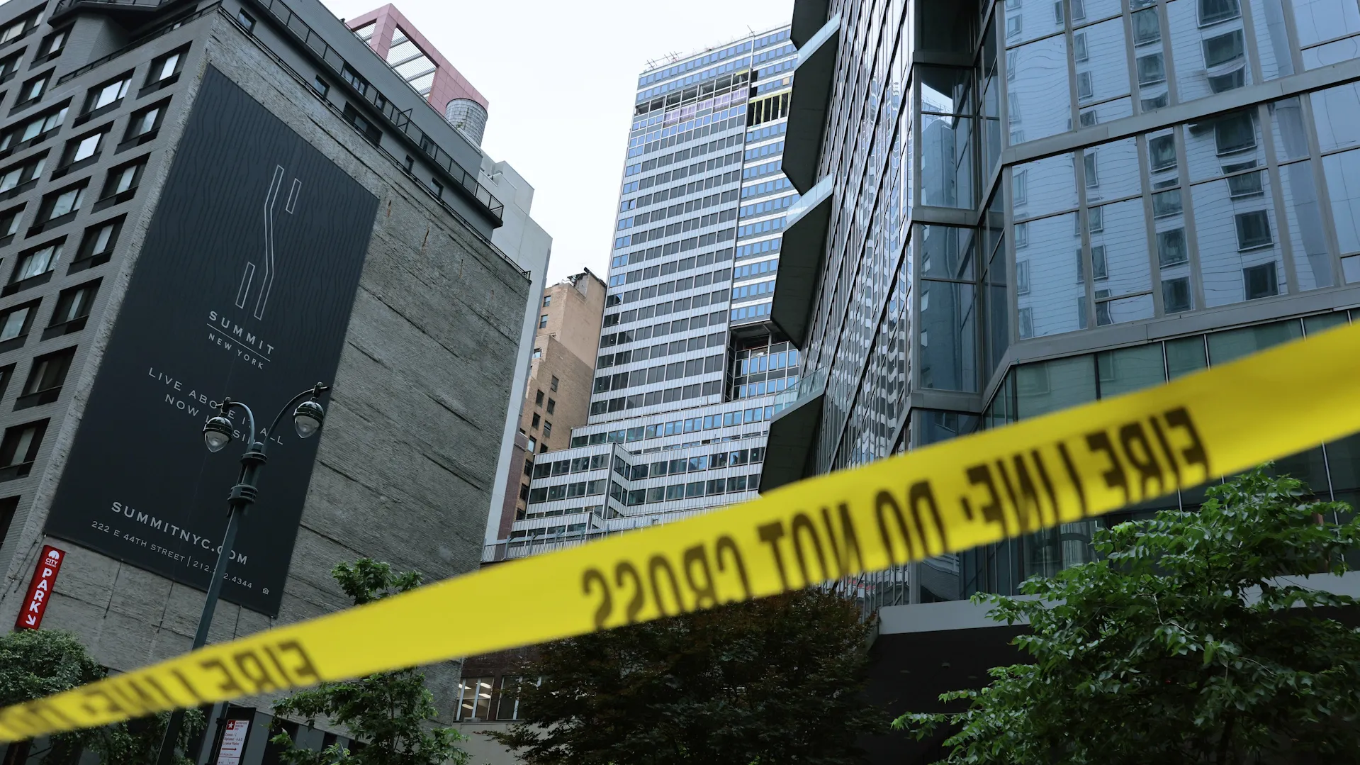 Crews working to shore up Manhattan building at risk of collapse