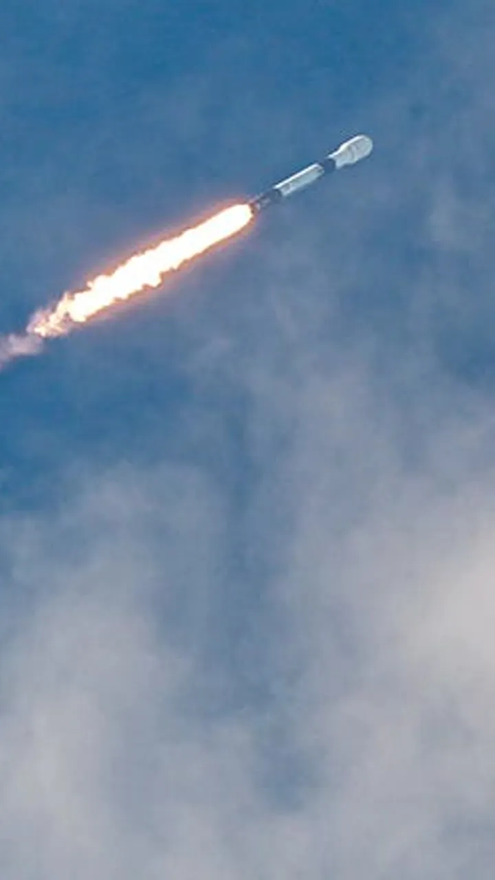 SpaceX rocket upper stage to crash into moon at 5, 400 mph
