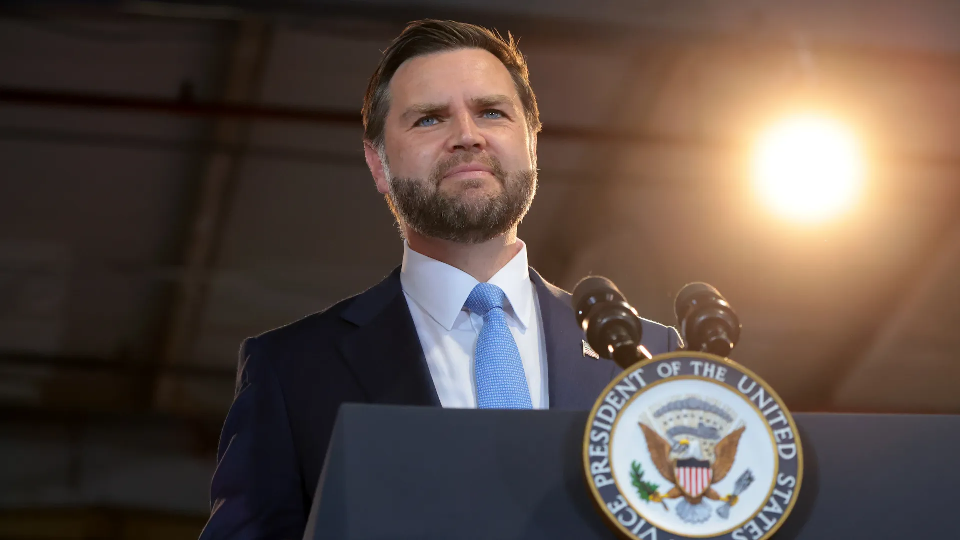 Vance calls Canada a 'state' during rally, says it was 'Freudian slip'