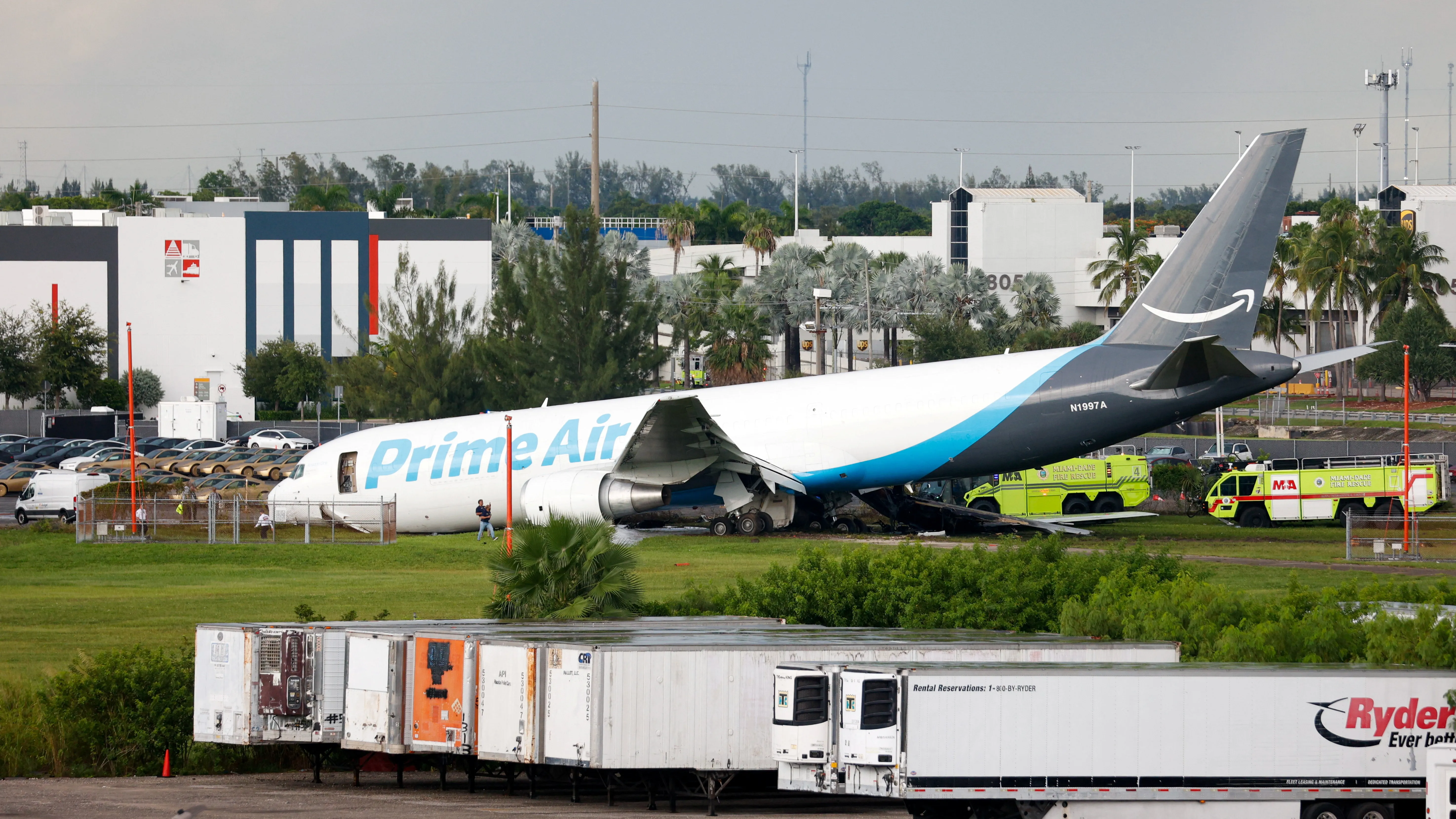 Amazon cargo plane pilots may have considered aborting landing, NTSB says