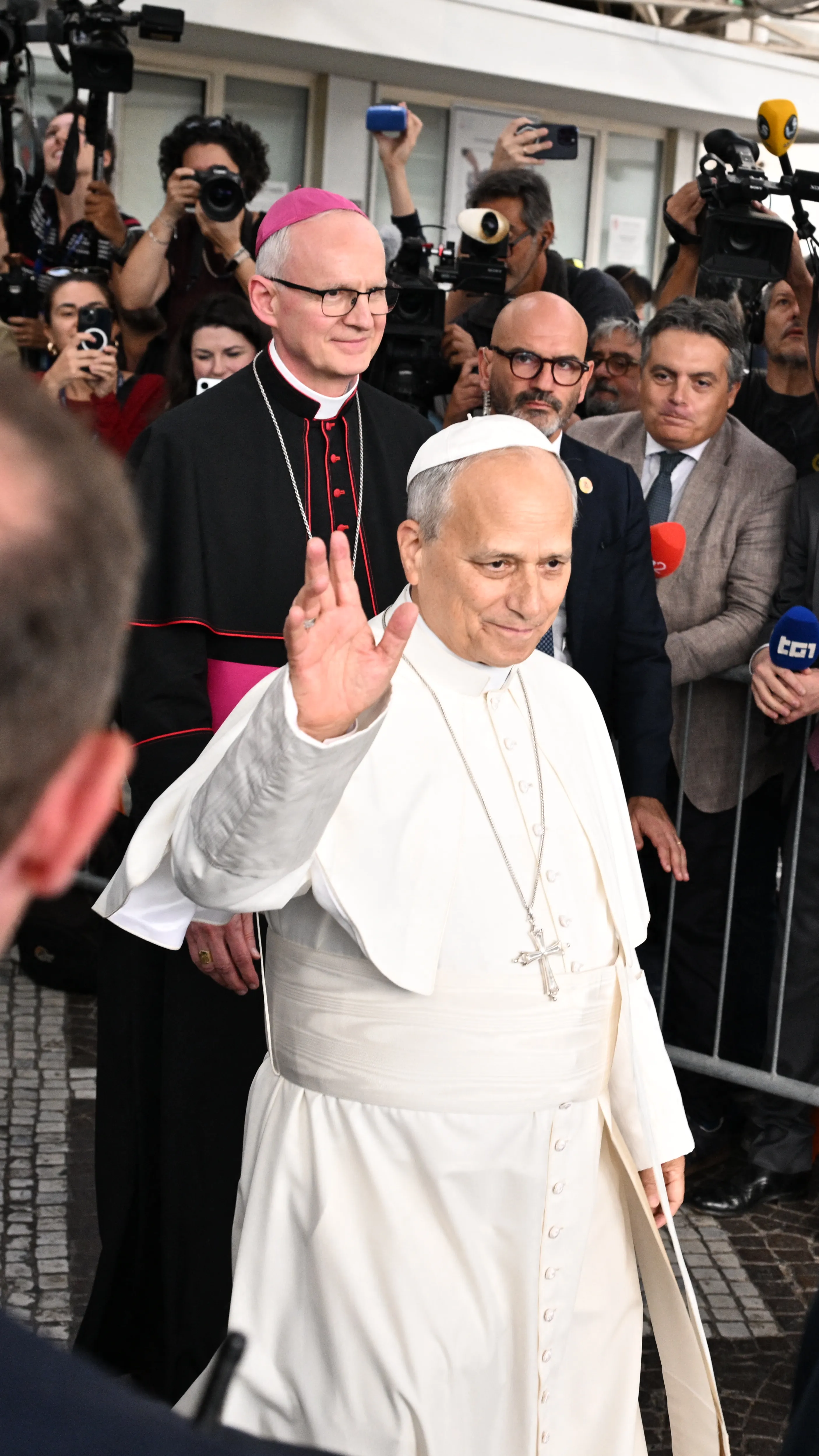 Pope Leo leaves hospital four days after cancer surgery