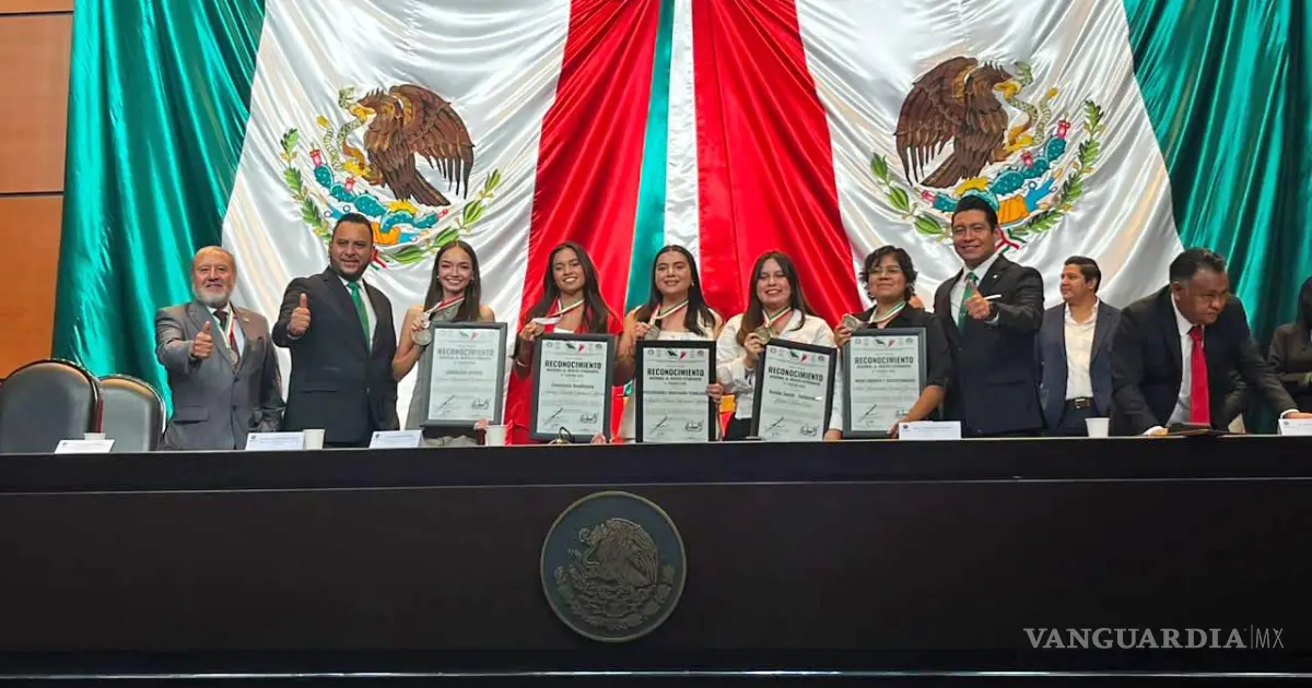 Torreón: alumnas de la UAdeC reciben reconocimiento nacional por mérito estudiantil