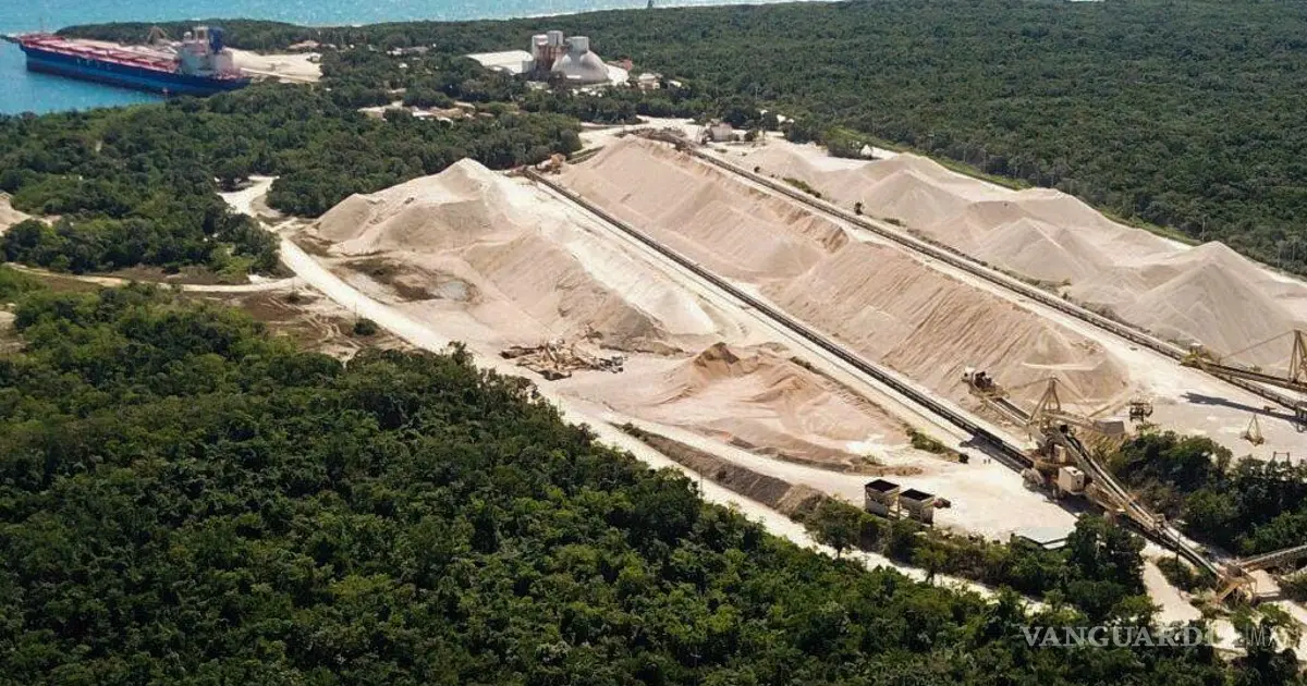 Informa Sheinbaum que gobierno negocia con Vulcan el uso de puerto concesionado