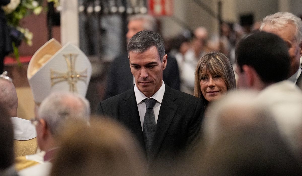 Misa. La súbita devoción de Sánchez: 14 ministros para el Papa en Barcelona tras despreciar los funerales de la dana y el Covid