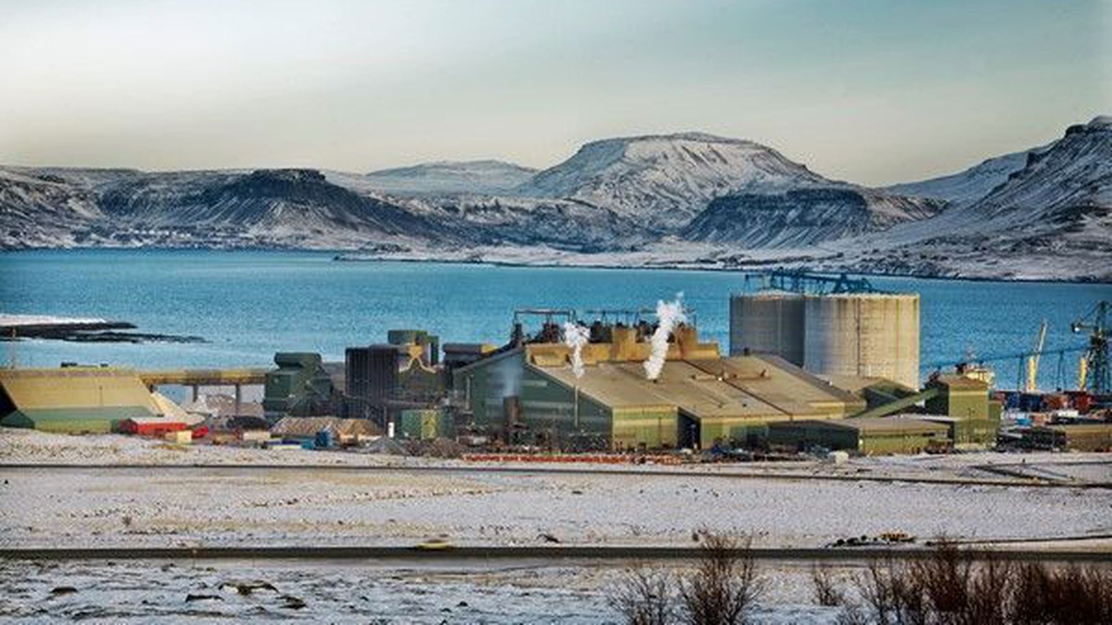 Hundruð milljóna í að draga úr losun frá stór­iðjunni