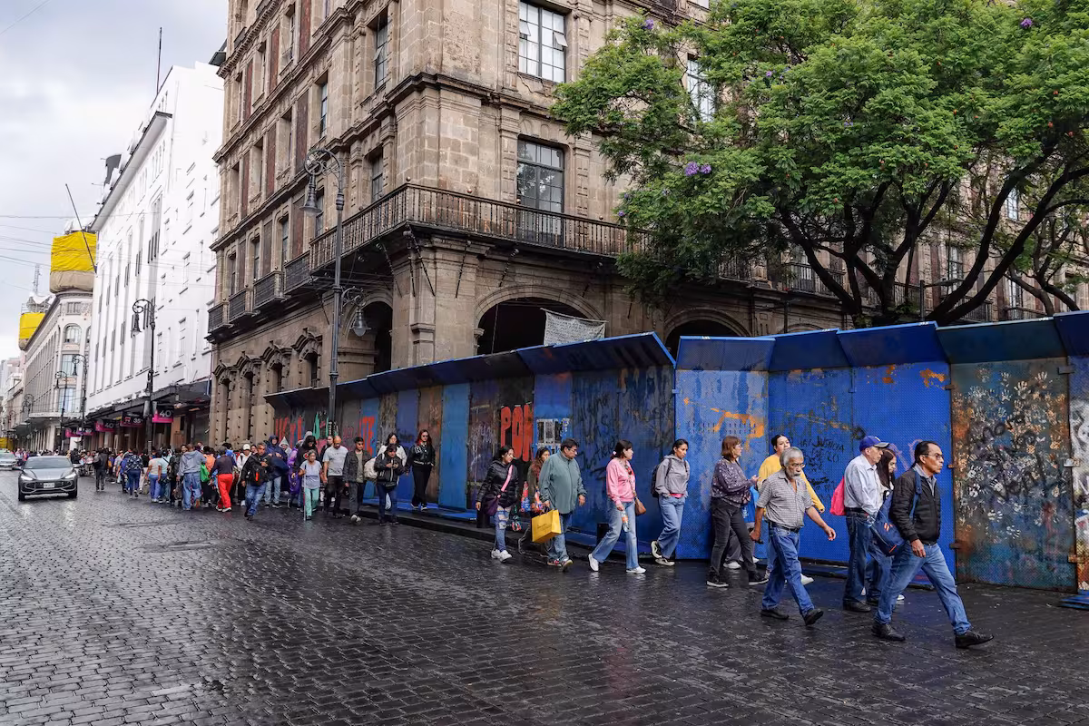 SEGOB y comerciantes del Centro Histórico revisan retiro de vallas tras arranque del Mundial