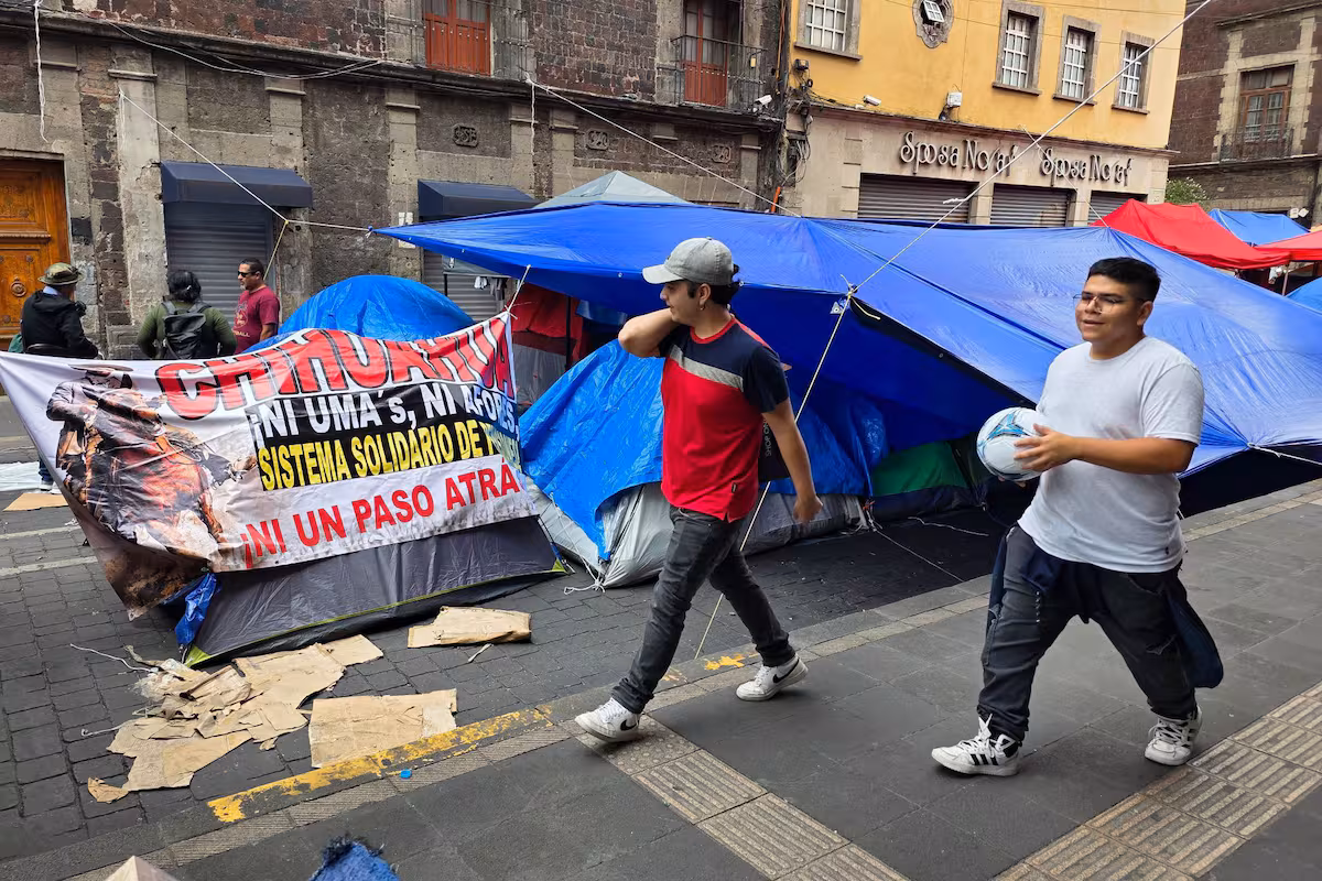 CNTE y vallas golpean a los negocios del corazón de la CDMX; subsisten con solo 20% de ingresos