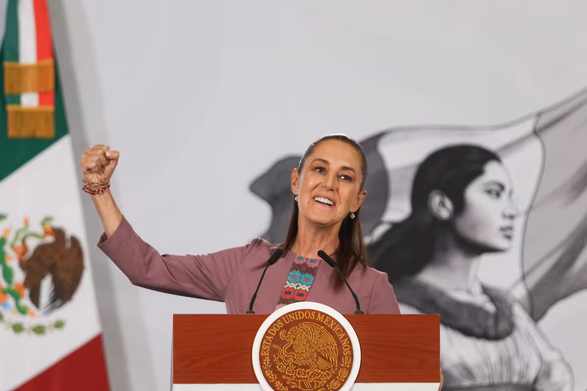“Ya supérame”: Al ritmo de Grupo Firme Sheinbaum defiende a AMLO