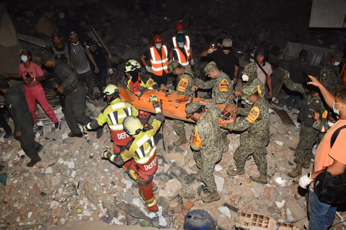 Ejército Mexicano rescata con vida a un niño de 9 años entre los escombros en Venezuela