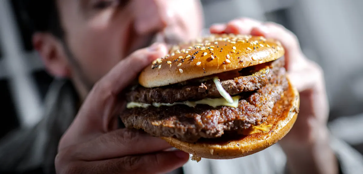 „Wo sind wir hier gelandet?“ – Burger-Laden kassiert Shitstorm wegen „Halal“-Absage