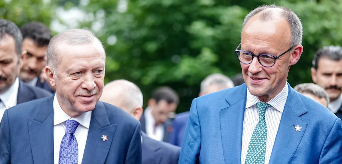 Anti-Israel-Eklat durch türkischen Außenminister – Linke wirft Regierung Merz „Doppelmoral“ vor