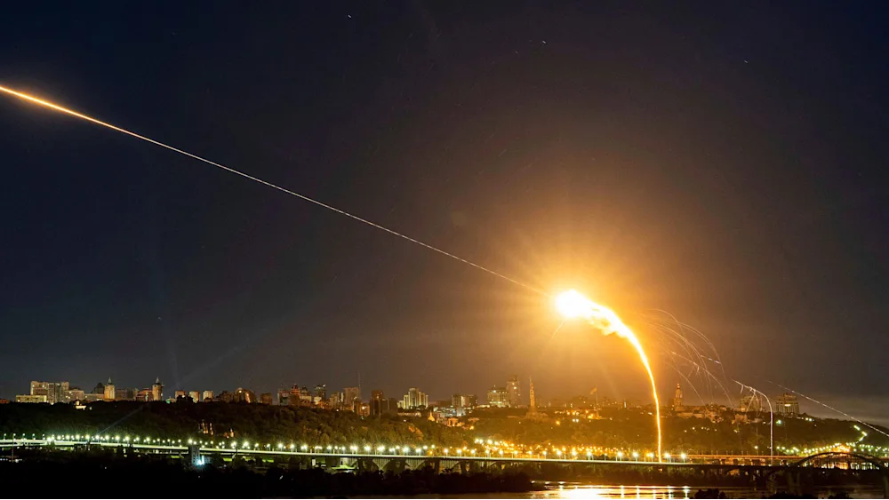 Massiver russischer Angriff auf Kiew – Plattenbau stürzt ein, Polen lässt Kampfjets aufsteigen